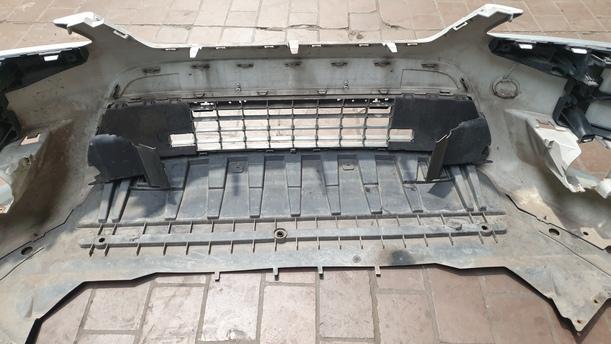 Foto: STOSSFÄNGER/ STOßSTANGE VORN eines Ford Mondeo Turnier 2.0 TDCi Si