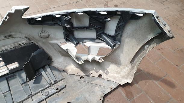 Foto: STOSSFÄNGER/ STOßSTANGE VORN eines Ford Mondeo Turnier 2.0 TDCi Si