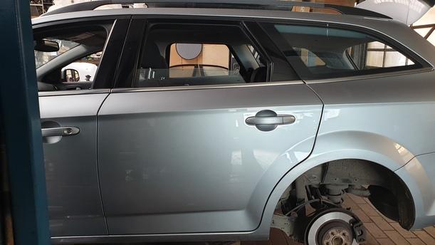 Foto: TÜR HINTEN LINKS ( TURNIER ) eines Ford Mondeo Turnier 2.0 TDCi Si