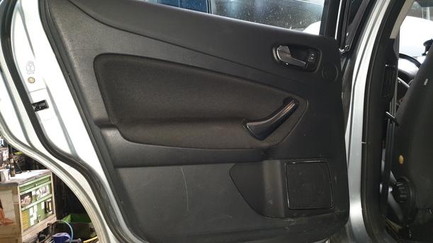 Foto: TÜR HINTEN LINKS ( TURNIER ) eines Ford Mondeo Turnier 2.0 TDCi Si