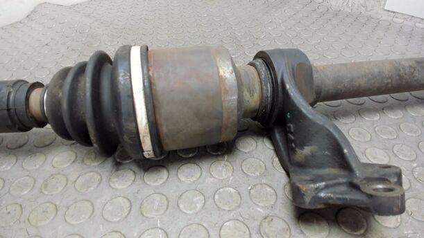 Foto: ANTRIEBSWELLE RECHTS ( SCHALTGETRIEBE ) eines Mazda 6 Sport Kombi 2.0 CD DPF Si