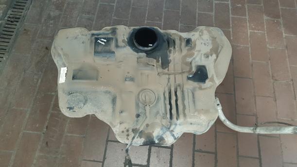 Foto: KRAFTSTOFFTANK ( DIESEL / TURNIER ) eines Ford Mondeo Turnier 2.0 TDCi Si