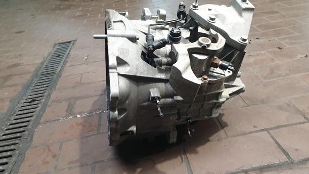 Foto: SCHALTGETRIEBE 6 GANG eines Ford Mondeo Turnier 2.0 TDCi Si