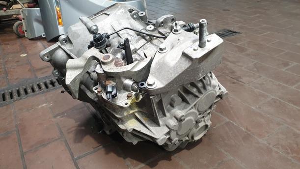 Foto: SCHALTGETRIEBE 6 GANG eines Ford Mondeo Turnier 2.0 TDCi Si