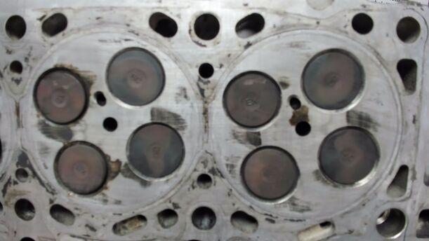 Foto: ZYLINDERKOPF eines Mazda 6 Sport Kombi 2.0 CD DPF Si