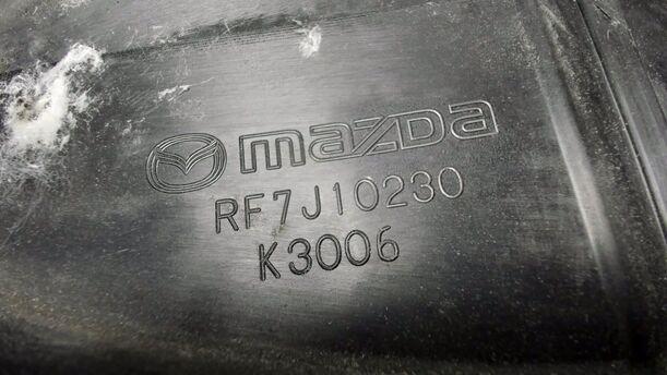 Foto: MOTORABDECKUNG OBEN eines Mazda 6 Sport Kombi 2.0 CD DPF Liftback