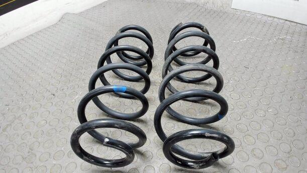 Foto: HINTERFEDERPAAR / FEDERPAAR HINTEN eines Mazda 6 Sport Kombi 2.0 CD DPF Liftback