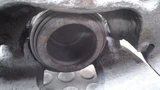 Foto: BREMSSATTEL VORN LINKS ( ATE ) eines Ford Mondeo Turnier 2.0 TDCi Liftback