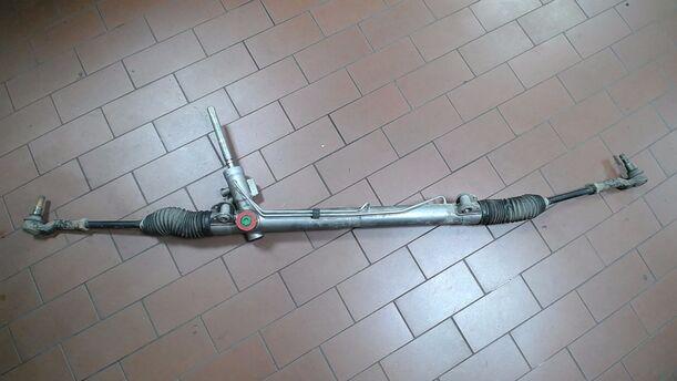 Foto: SERVOLENKUNG/ LENKGETRIEBE eines Ford Mondeo Turnier 2.0 TDCi Liftback