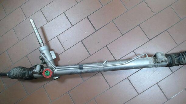 Foto: SERVOLENKUNG/ LENKGETRIEBE eines Ford Mondeo Turnier 2.0 TDCi Liftback