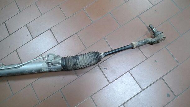 Foto: SERVOLENKUNG/ LENKGETRIEBE eines Ford Mondeo Turnier 2.0 TDCi Liftback