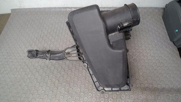 Foto: LUFTFILTERKASTEN eines Ford Mondeo Turnier 2.0 TDCi Liftback