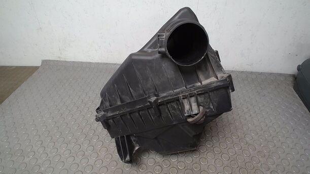 Foto: LUFTFILTERKASTEN eines Ford Mondeo Turnier 2.0 TDCi Liftback