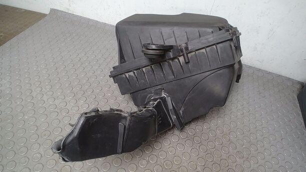Foto: LUFTFILTERKASTEN eines Ford Mondeo Turnier 2.0 TDCi Liftback