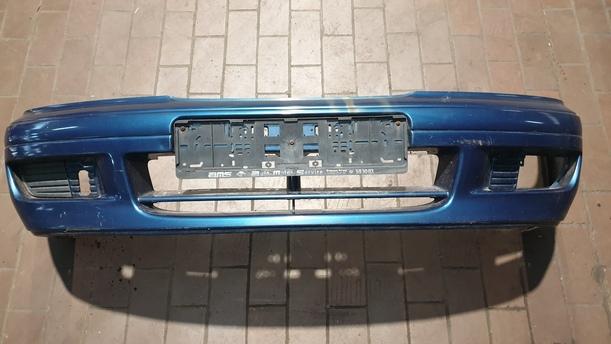 Foto: STOSSSTANGE / STOSSFÄNGER VORN eines Nissan Primera Traveller Liftback