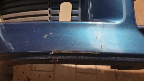Foto: STOSSSTANGE / STOSSFÄNGER VORN eines Nissan Primera Traveller Liftback