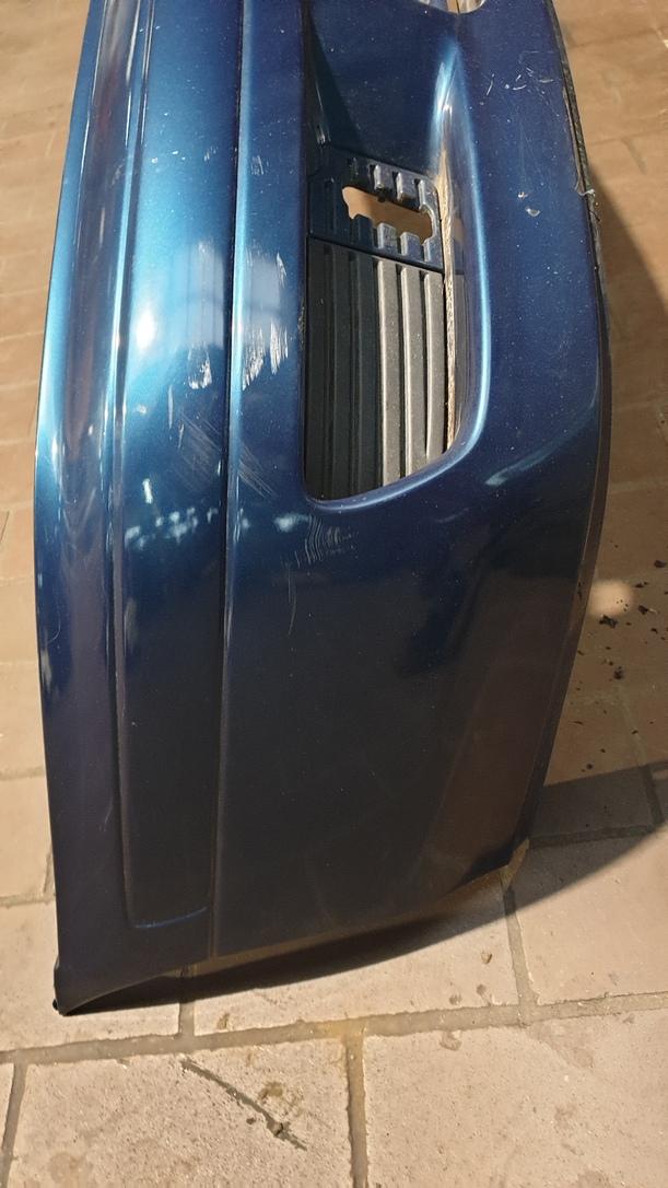 Foto: STOSSSTANGE / STOSSFÄNGER VORN eines Nissan Primera Traveller Liftback