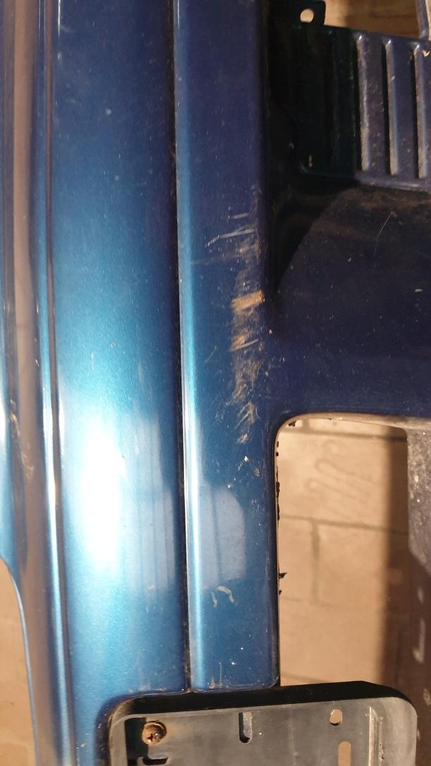 Foto: STOSSSTANGE / STOSSFÄNGER VORN eines Nissan Primera Traveller Liftback