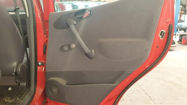 Foto: TÜR HINTEN RECHTS eines Mercedes-Benz A 140 Liftback