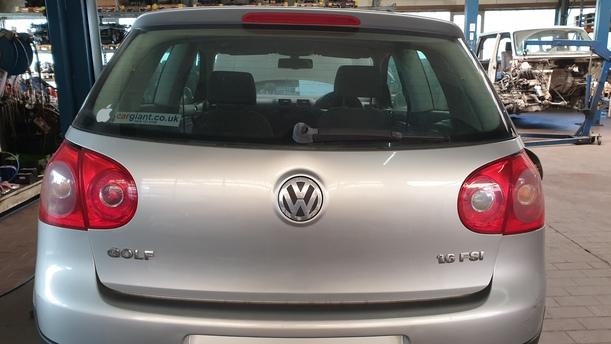 Foto: HECKKLAPPE / HECKDECKEL eines VW Golf 1.6 FSI SX