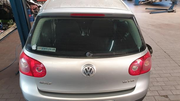Foto: HECKKLAPPE / HECKDECKEL eines VW Golf 1.6 FSI SX