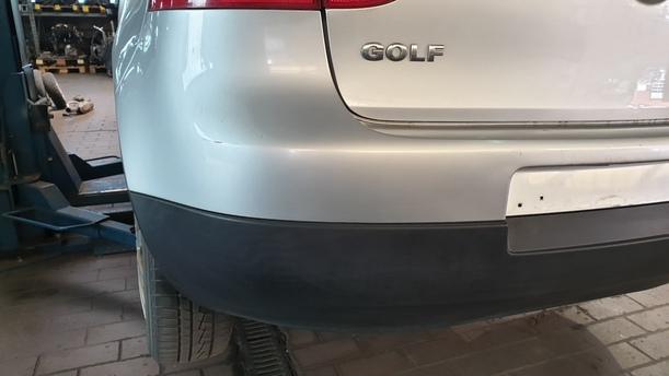 Foto: STOSSFÄNGER / STOßSTANGE HINTEN eines VW Golf 1.6 FSI SX