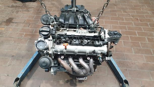 Foto: MOTOR ( BAG ) eines VW Golf 1.6 FSI SX