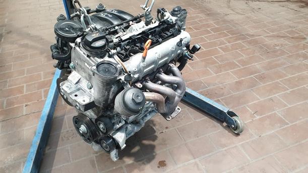 Foto: MOTOR ( BAG ) eines VW Golf 1.6 FSI SX