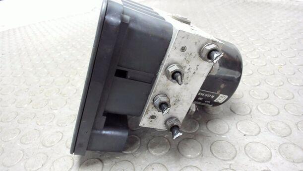 Foto: HAUPTBREMSAGGREGAT ABS eines VW Golf 1.6 FSI SX