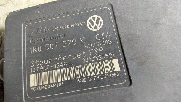 Foto: HAUPTBREMSAGGREGAT ABS eines VW Golf 1.6 FSI SX