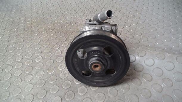Foto: PUMPE SERVOLENKUNG/ SERVOPUMPE eines Ford Mondeo Turnier 2.0 TDCi SX