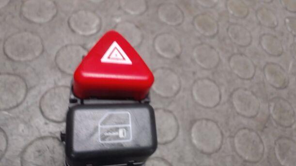 Foto: WARNBLINKSCHALTER eines Mercedes-Benz A 140 SX