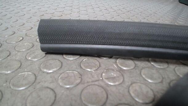 Foto: TÜRDICHTUNG VORN LINKS ( TURNIER ) eines Ford Mondeo Turnier 2.0 TDCi