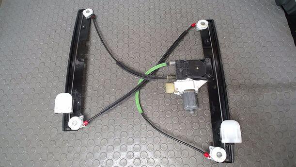 Foto: FENSTERHEBER ELEKTRISCH VORN RECHTS ( TURNIER ) eines Ford Mondeo Turnier 2.0 TDCi