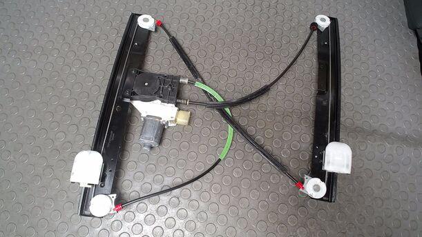 Foto: FENSTERHEBER ELEKTRISCH VORN LINKS ( TURNIER ) eines Ford Mondeo Turnier 2.0 TDCi