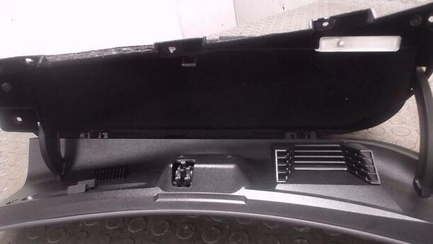 Foto: HANDSCHUHFACH eines Mercedes-Benz A 140