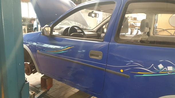 Foto: TÜR VORN LINKS (2/3-TÜRER) eines Opel Corsa