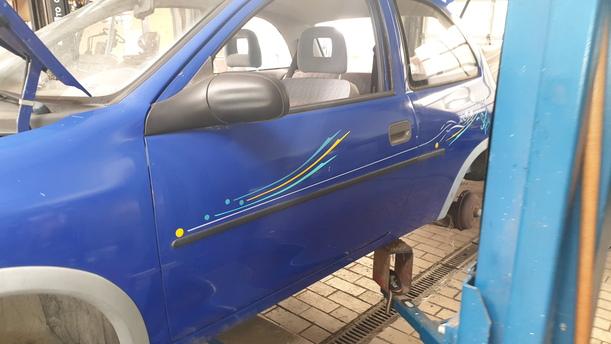 Foto: TÜR VORN LINKS (2/3-TÜRER) eines Opel Corsa