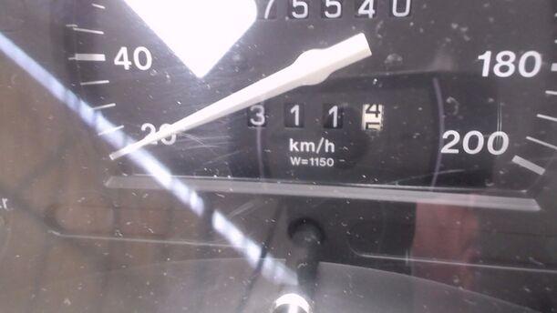 Foto: TACHOANZEIGE /  TACHOEINHEIT eines Opel Corsa