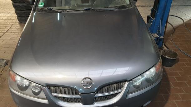 Foto: MOTORHAUBE eines Nissan Almera 1.5 dCi