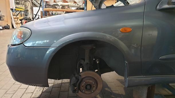 Foto: KOTFLÜGEL LINKS eines Nissan Almera 1.5 dCi