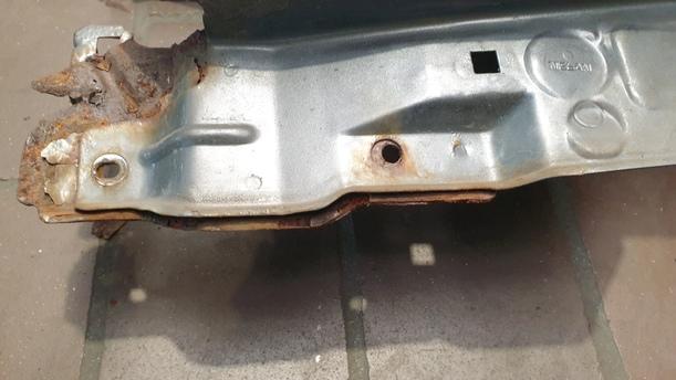 Foto: KOTFLÜGEL LINKS eines Nissan Almera 1.5 dCi