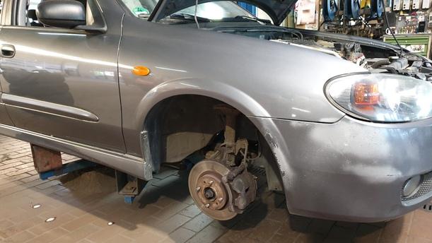 Foto: KOTFLÜGEL RECHTS eines Nissan Almera 1.5 dCi