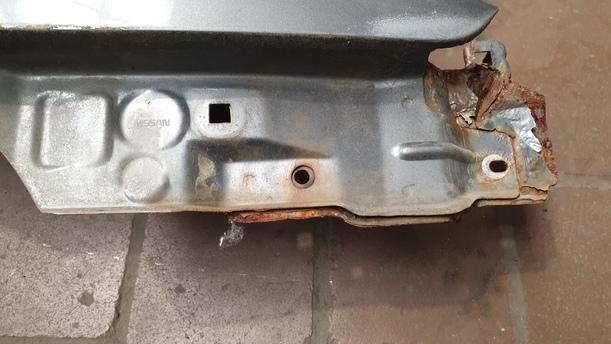 Foto: KOTFLÜGEL RECHTS eines Nissan Almera 1.5 dCi