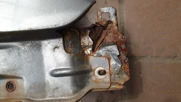 Foto: KOTFLÜGEL RECHTS eines Nissan Almera 1.5 dCi
