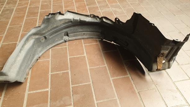 Foto: RADHAUSSCHALE / INNENKOTFLÜGEL VORN LINKS eines Nissan Almera 1.5 dCi