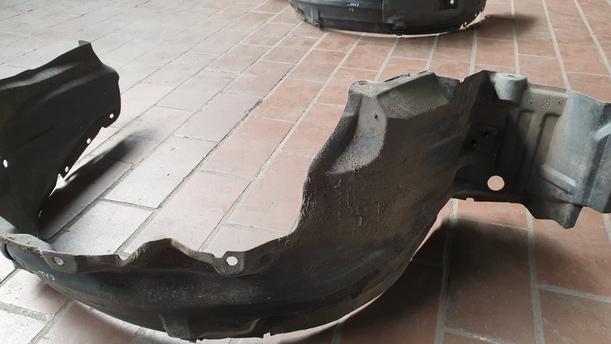 Foto: INNENKOTFLGEL / RADHAUSSCHALE RECHTS eines Nissan Almera 1.5 dCi