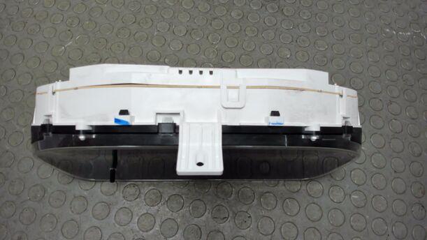 Foto: TACHOEINHEIT / KOMBIINSTRUMENT eines Mitsubishi Space Star 1.6