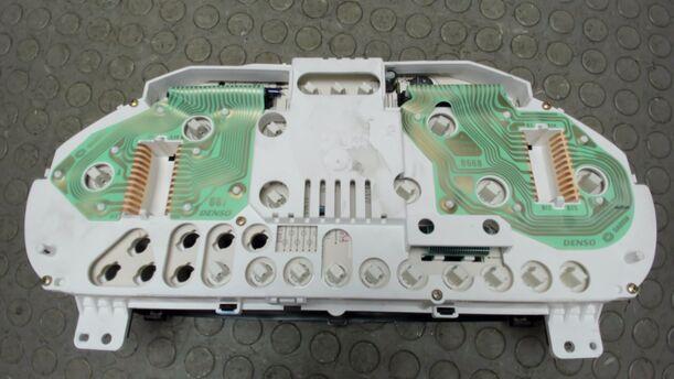 Foto: TACHOEINHEIT / KOMBIINSTRUMENT eines Mitsubishi Space Star 1.6