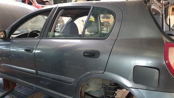 Foto: TÜR HINTEN LINKS eines Nissan Almera 1.5 dCi